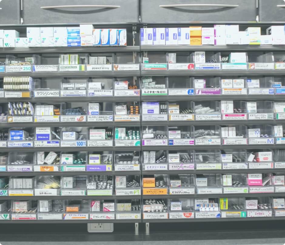 陳列された薬局の薬
