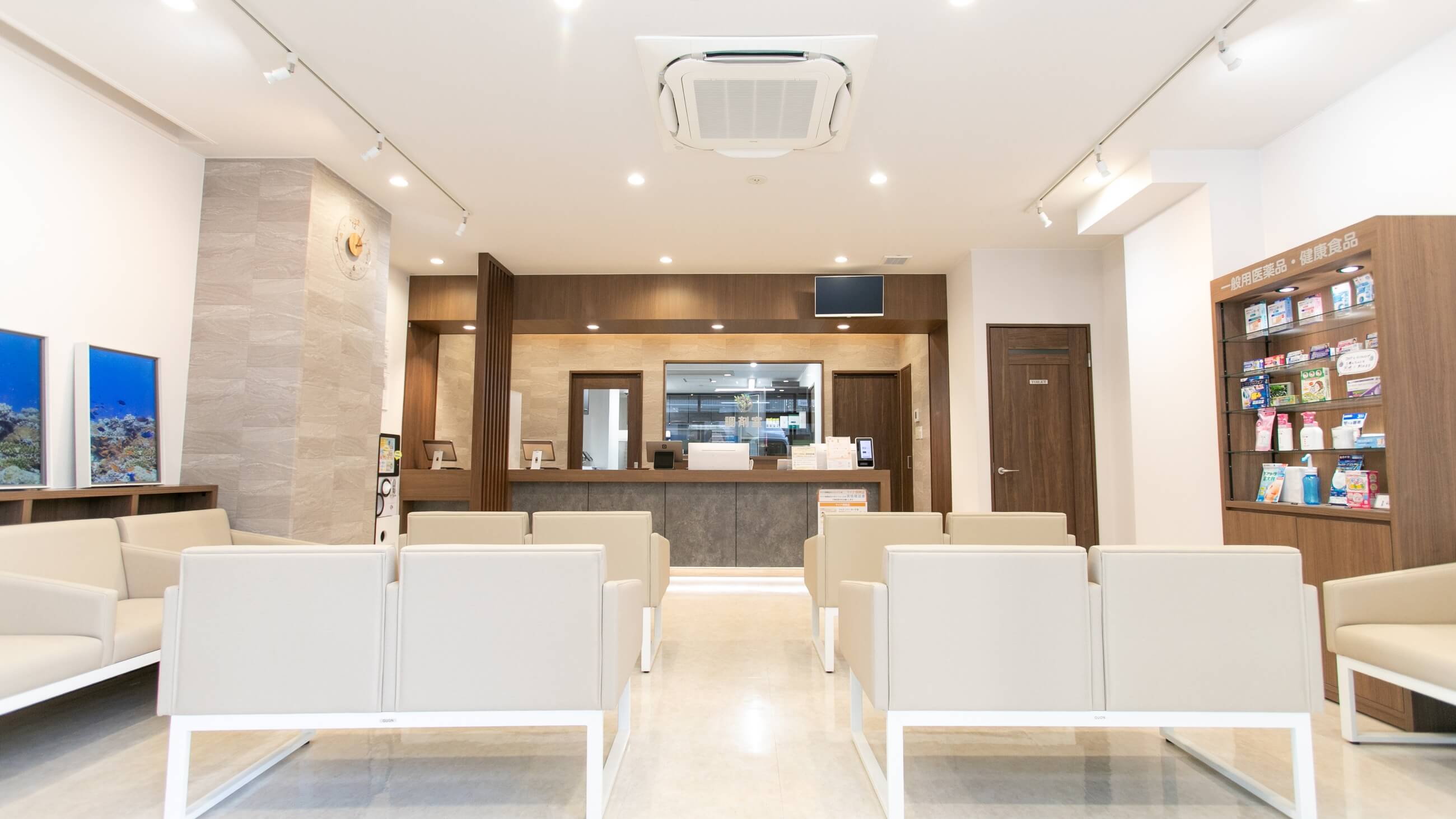 会話する３人の医者